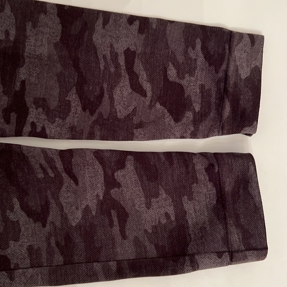 SPANX Leggings Tights Black gray Camo camouflage ladies size‎ Small inseam 24” - Picture 11 of 11
